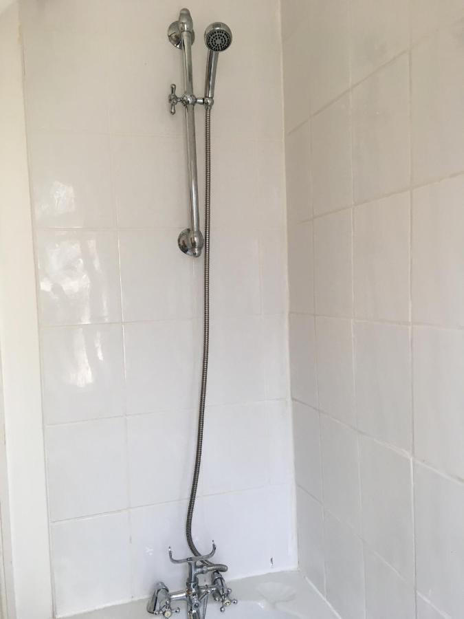 Modern House Accomdts 8 Adults, Double Bedrooms, Free Parking & Wifi, Close To Tram Casa de férias Manchester